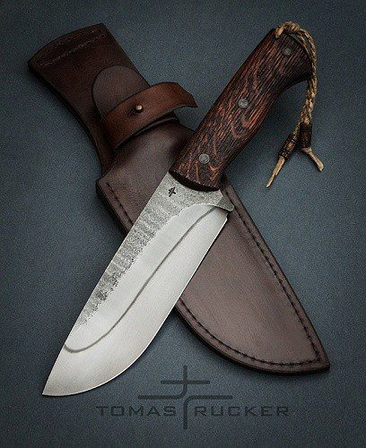 Full-tang bushcraft knife with hamon and oak handle by Tomas Rucker Knives.