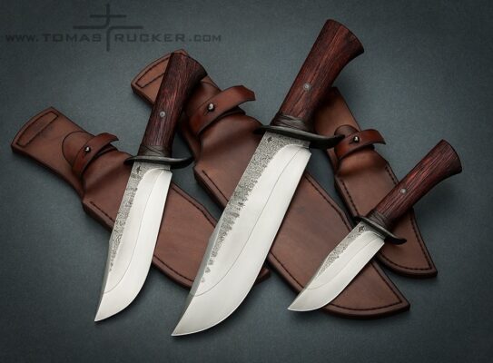 KNIVES by Tomas Rucker Set of three Bowie knives with distinct hamon lines and dark wood handles by Tomas Rucker.