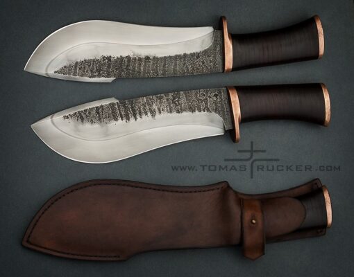 Large camper knife with bronze guard