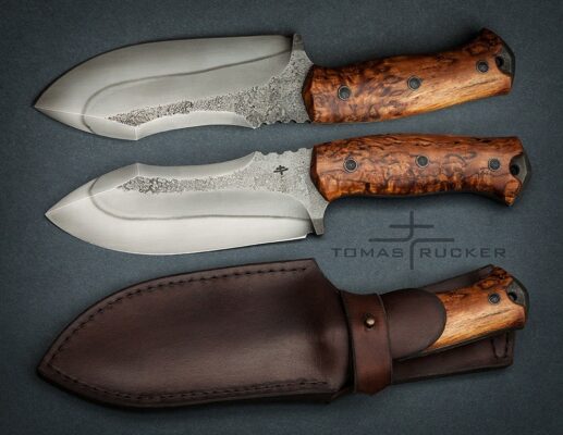 Fulltang hamon knife Full-tang bushcraft knife with hamon line and leather sheath by Tomas Rucker.